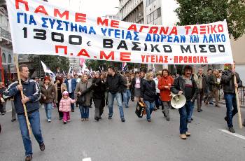 Το αίτημα για 1.300 ευρώ βασικό μισθό για τους εργαζόμενους και 1.600 ευρώ για τον ειδικευόμενο γιατρό προβάλλει το ΠΑΜΕ Υγείας -Πρόνοιας