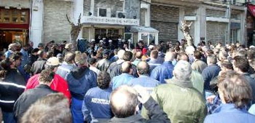 Από τη χτεσινή κινητοποίηση έξω από το ΥΕΝ