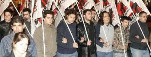 Ιδιαίτερη σημασία έχει η συμμετοχή της νεολαίας στην απεργία (φωτ. από το συλλαλητήριο της Αθήνας στις 8 του Μάρτη)
