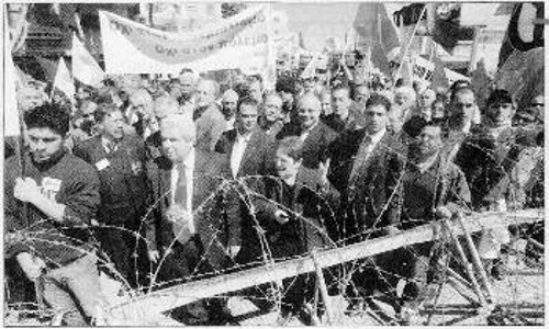 Στιγμιότυπο από τη διαδήλωση στη Λευκωσία το περασμένο Σάββατο. Διακρίνονται ο Δ.Χριστόφιας και η Αλ.Παπαρήγα