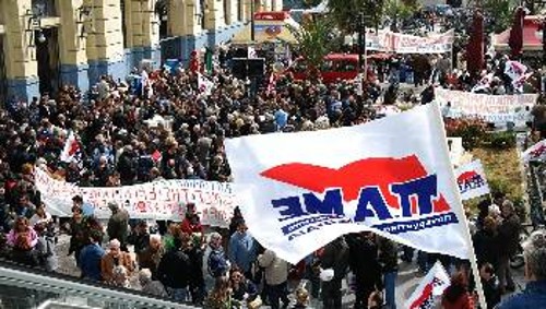 Από τη συγκέντρωση και την πορεία στον Πειραιά