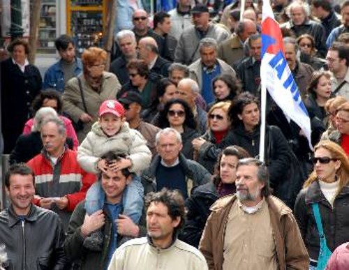 Από τη χτεσινή συγκέντρωση και πορεία στους δρόμους της Αθήνας