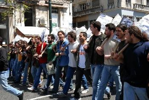 Φοιτητές και σπουδαστές έχουν απορρίψει τους αντιδραστικούς νόμους που συζητούν να εφαρμόσουν οι πρυτάνεις κι οι πρόεδροι των ΤΕΙ