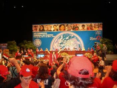Αποψη από την έναρξη των εργασιών του 14ου Συνεδρίου της Παγκόσμιας Δημοκρατικής Ομοσπονδίας Γυναικών, που έγινε στο Καράκας