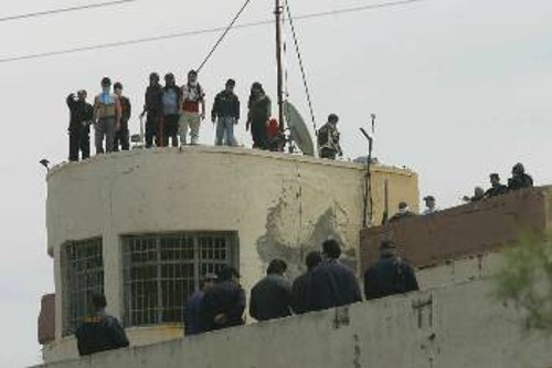 Από την εξέγερση των φυλακισμένων στις φυλακές Νέας Αλικαρνασσού Ηρακλείου Κρήτης