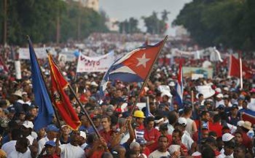 Ο κουβανικός λαός στηρίζει στη συντριπτική του πλειοψηφία την επανάστασή του
