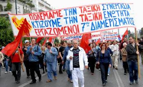 Προϋπόθεση για να μετρήσουν οι εργαζόμενοι ουσιαστικές κατακτήσεις είναι να ηττηθεί η γραμμή της ταξικής συνεργασίας στο συνδικαλιστικό κίνημα (φωτ. από την κεντρική Πρωτομαγιάτικη συγκέντρωση του ΠΑΜΕ)