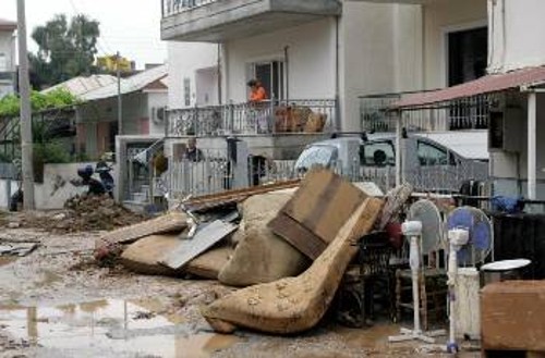 Εικόνες καταστροφής χτες στο Μενίδι