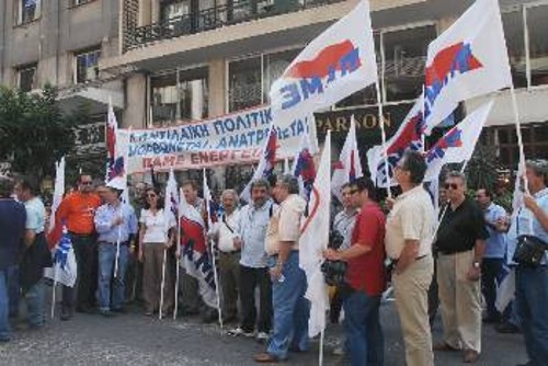 Και οι χτεσινές εξελίξεις επιβεβαιώνουν τις προειδοποιήσεις των ταξικών δυνάμεων στον κλάδο της Ενέργειας για τον επικίνδυνο ρόλο της πλειοψηφίας της ΓΕΝΟΠ ΔΕΗ