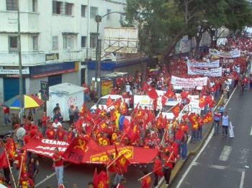 Από πρόσφατη κινητοποίηση στη Βενεζουέλα. Οι κομμουνιστές με τα λάβαρά τους στην πρώτη γραμμή