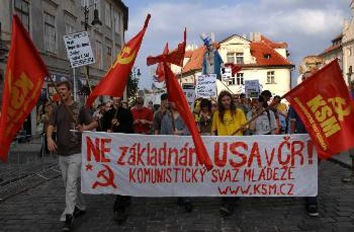Από παλιότερη διαμαρτυρία της Κομμουνιστικής Ενωσης Νεολαίας της Τσεχίας, ενάντια στην εγκατάσταση της «ασπίδας» στη χώρα