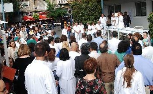 Από παλιότερη κινητοποίηση των εργαζομένων του «Ευαγγελισμού» για τις τεράστιες ελλείψεις και τις επικίνδυνες συνθήκες δουλιάς