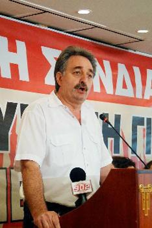 Ο Γ. Πέρρος στο βήμα