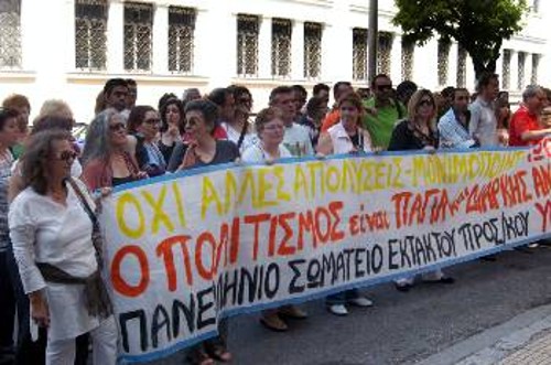 Από παλιότερη κινητοποίηση των συμβασιούχων του ΥΠΠΟ