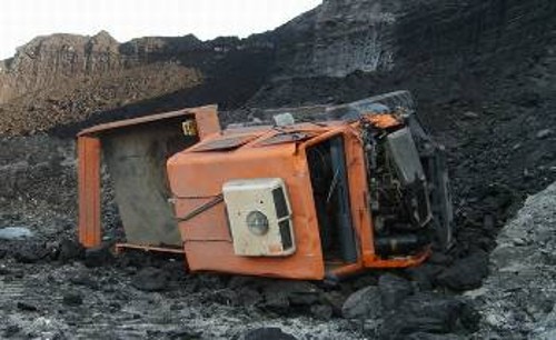 19/6/2007: 57χρονος οδηγός στο Ορυχείο του Νότιου Πεδίου χάνει τη ζωή του οδηγώντας ένα από τα οχήματα -καρμανιόλες της ΔΕΗ
