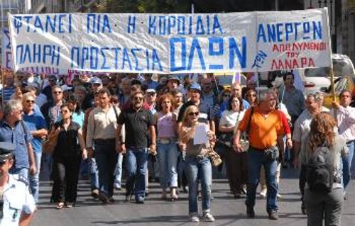 Για τα δεδουλευμένα και τη λειτουργία όλων των εργοστασίων παλεύουν οι ταξικές δυνάμεις του κλάδου της κλωστοϋφαντουργίας