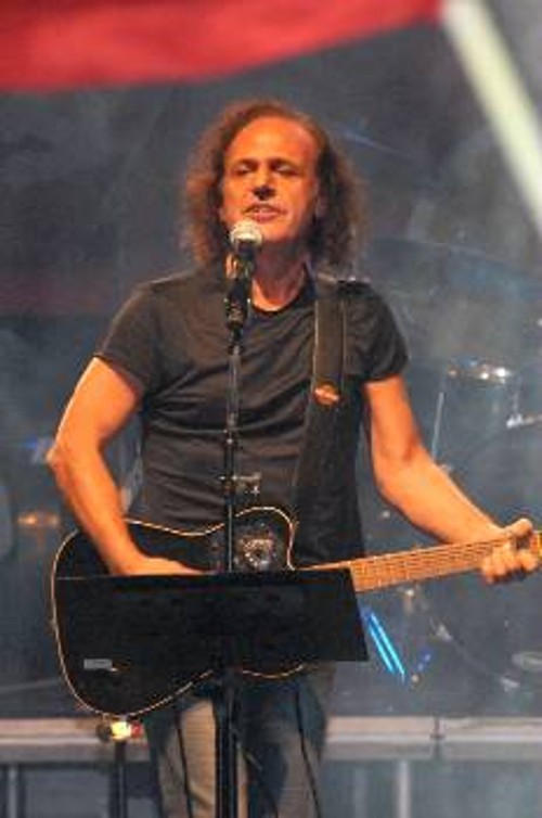 Βασίλης Παπακωνσταντίνου