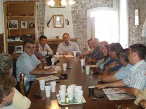 Στιγμιότυπο από τη συνάντηση του Γ. Τούσσα με τους δημοτικούς συμβούλους στο Κρανίδι