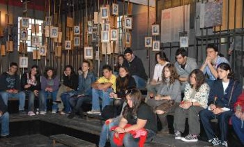 ...μαθαίνοντας Ιστορία στη σκιά της Διαμάντως Κουμπάκη
