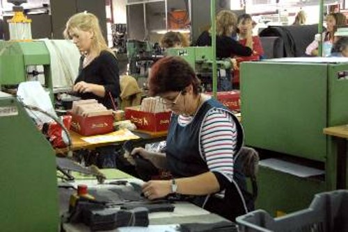 Πολλές μικρές βιοτεχνίες, αλλά και μεγάλες εργοστασιακές μονάδες δραστηριοποιούνται στην περιοχή ευθύνης της Αχτίδας