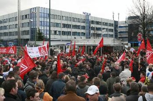 Από απεργία το 2008 στο Μπόχουμ. Στη διάρκεια αυτών των χρόνων τα συμβιβασμένα συνδικάτα φρόντισαν να κοιμίζουν τους εργαζόμενους