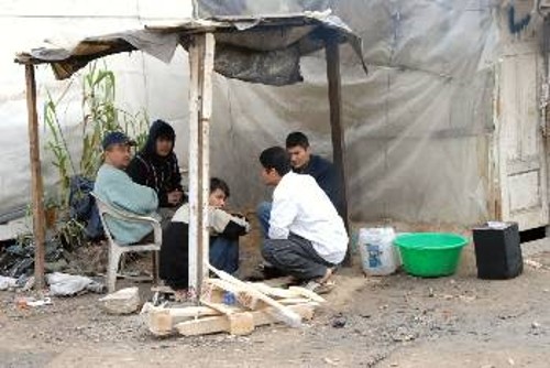 Αποψη από το καταυλισμό των Αφγανών προσφύγων στην Πάτρα