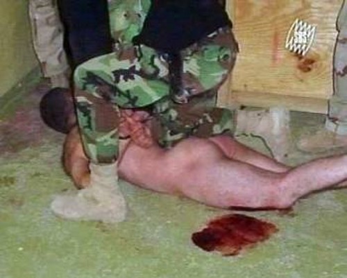 Σκηνή από το αποκαλυπτικό ντοκιμαντέρ «Standard operating procedure» («Αργυρή Αρκτος»)