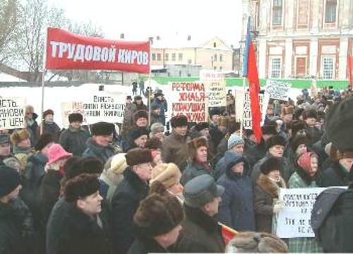 Εργατική διαδήλωση στο Κίροφ, ενάντια στην πολιτική αύξησης των δημοτικών τελών