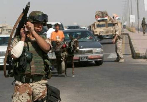 Αμερικανοντυμένοι Ιρακινοί στρατιώτες στη Βασόρα