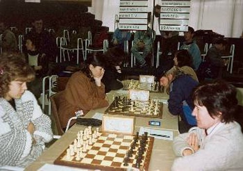 Παλαιότερη ειρηνική μάχη μεταξύ Γιουγκοσλαβίας - ΗΠΑ..! Αριστερά στη 2η σκακιέρα η Σ. Μαξίμοβιτς