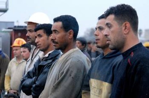 Εργάτες και υπάλληλοι από κάθε τόπο και κλάδο δουλειάς καλούνται σήμερα να βγουν μαζικά στους δρόμους με το πλαίσιο του ΠΑΜΕ