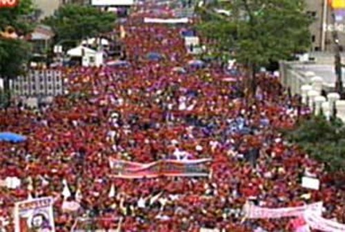 Πλημμύρισε την Κυριακή το Καράκας από τη διαδήλωση για την 6η επέτειο της λαϊκής νίκης που ανέτρεψε το αμερικανοκίνητο πραξικόπημα