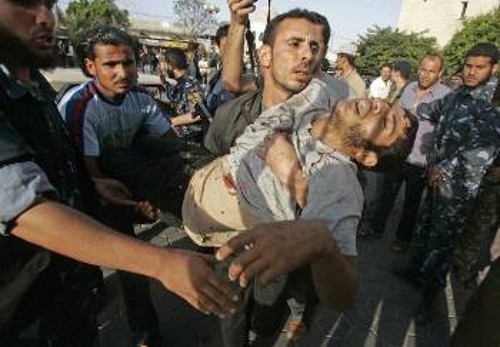 Παλαιστίνιοι τραυματίες μετά τις ισραηλινές επιδρομές