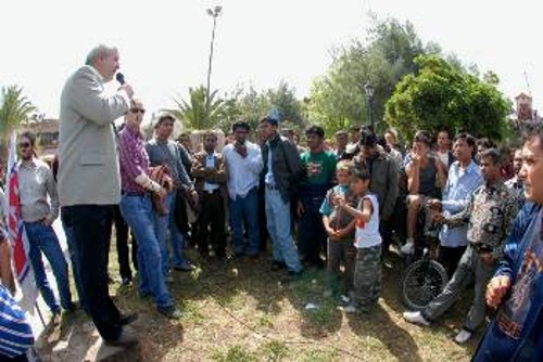 Από περιοδεία του ΚΚΕ στη Μανωλάδα το 2008