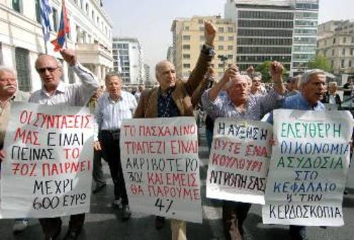 Στιγμιότυπο από την τελευταία συγκέντρωση των συνταξιούχων στην Αθήνα, στις 22 του Απρίλη