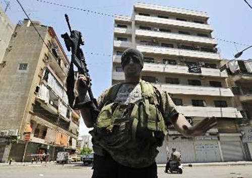 Οι ένοπλοι της «Χεζμπολάχ» ελέγχουν όλες τις οδικές αρτηρίες της Βηρυτού