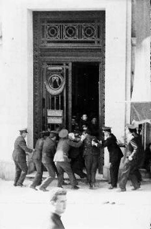 Η γενιά του 114 δέχεται την επίθεση της αστυνομίας (1962)