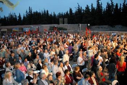 Στιγμιότυπο από εκδήλωση προς τιμήν των εκτελεσμένων