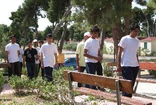 Από τις εγκαταστάσεις στον Αγ. Αντρέα, όπου φιλοξενούνται οι πρόσφυγες