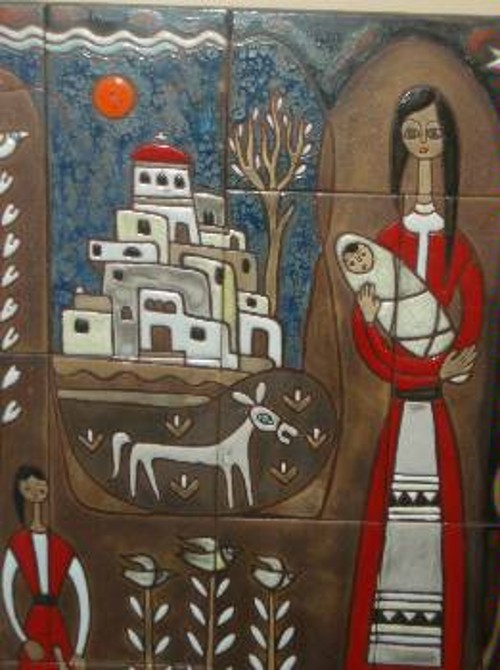 Μια πρωτοβουλία από τα κάτω για «να τιμήσουμε τα χέρια των ανθρώπων που δούλεψαν στα εργοστάσια κεραμικής». Χωρίς κρατική επιχορήγηση, χωρίς βοήθεια, το μουσείο Κεραμικής μετράει περίπου 800 κομμάτια, προσφορά των συγγενών και των ανθρώπων που τα δούλεψαν