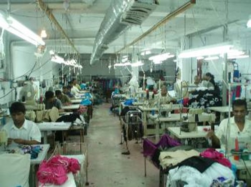 Βιοτεχνία - λαγούμι, όπου μετανάστες αναγκάζονται να δουλεύουν για 2 ευρώ την ώρα, ανασφάλιστοι, μέσα σε αποπνικτικές συνθήκες...