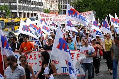 Ωρα ευθύνης για χιλιάδες εργάτες και υπαλλήλους μπροστά στην απεργία της Πέμπτης