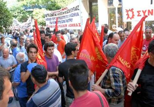Με καθημερινές αγωνιστικές παρεμβάσεις πορεύεται προς τις εκλογές το Συνδικάτο Οικοδόμων Αθήνας (φωτ.: από την κατάληψη των γραφείων των κατασκευαστών τον περασμένο Ιούνη)