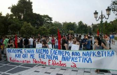 Οχι σε ΟΛΑ τα ναρκωτικά σημαίνει και όχι στα υποκατάστατα που συντηρούν το πρόβλημα, αλλά ενίσχυση των «στεγνών» προγραμμάτων που αποδεδειγμένα μπορούν να οδηγήσουν σε θεραπεία