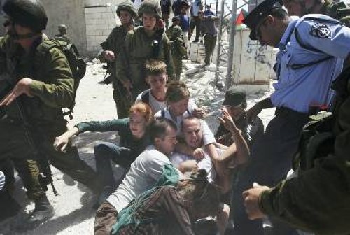 Από πρόσφατες διαδηλώσεις ενάντια στο τείχος της ντροπής στην Παλαιστίνη