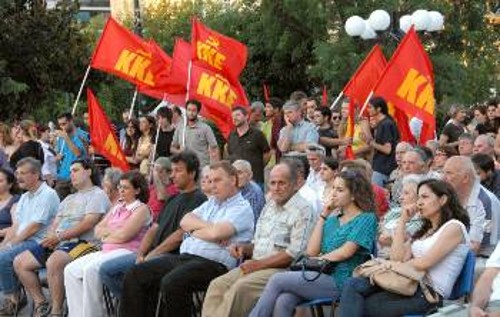 Αποψη από τη χτεσινή εκδήλωση. Στο βήμα ο Γιώργος Μαρίνος