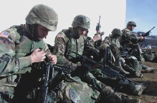 Αμερικανοί ΝΑΤΟικοί μετά από περιπολία στο Κοσσυφοπέδιο