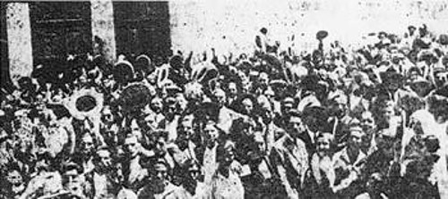 Απεργοί ναυτεργάτες με τις οικογένειές τους για ένα καλύτερο μεροκάματο (16 Ιούνη 1927)
