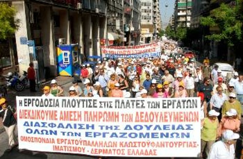 Η μαζική πανελλαδική συγκέντρωση των κλωστοϋφαντουργών την περασμένη Τετάρτη και το περιεχόμενό της θορύβησαν την εργοδοσία και όσους πασχίζουν για τα συμφέροντά της