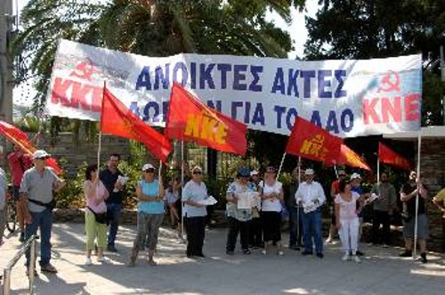 Αποψη από τις περσινές κινητοποιήσεις του ΚΚΕ με σύνθημα «Ανοιχτές ακτές δωρεάν για το λαό»